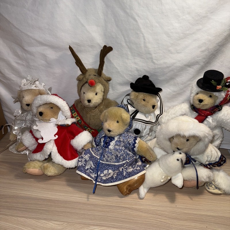 Lot of Collectible Bears - Various Themes