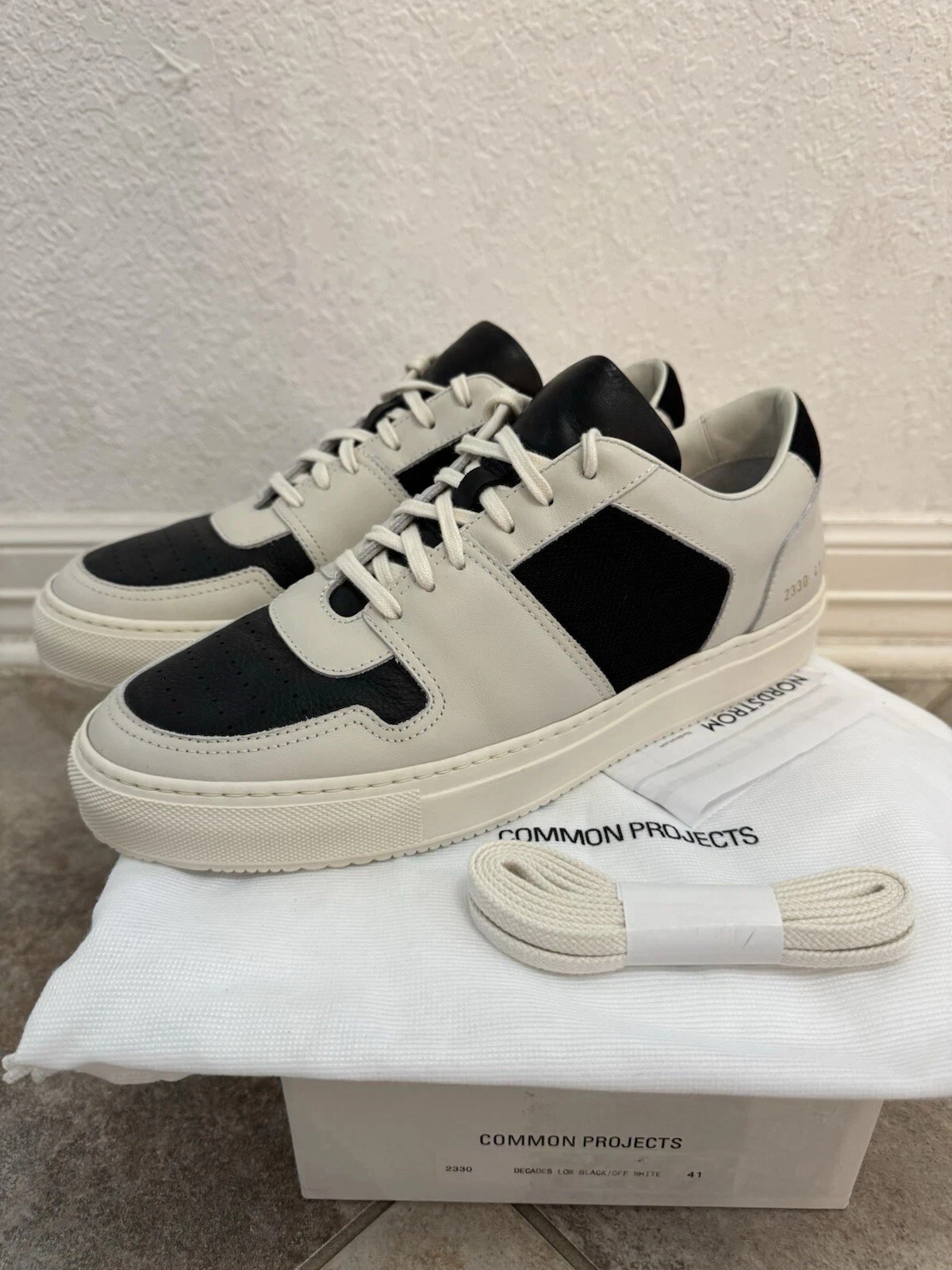 COMMON PROJECTS NUOVI PROGETTI COMUNI DECENNI BASSI 2330 NERO BIANCO SPORCO