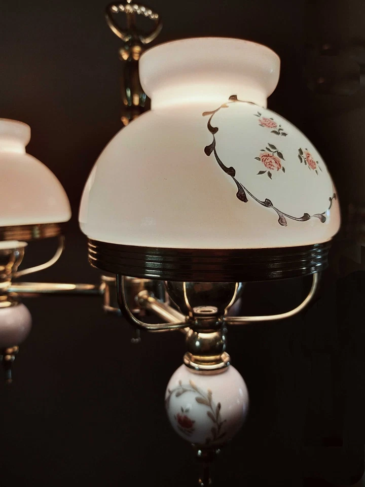 Suspension laiton trois feux opaline rose motif de fleurs - Photo 2/4