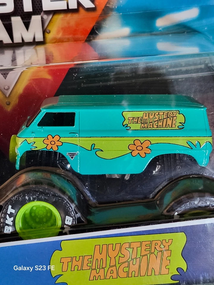Spin Master 2019 Scooby Doo VS Mystery Machine Monster Jam 2 pack, NICE, NIP!!!! - Image 3 of 4