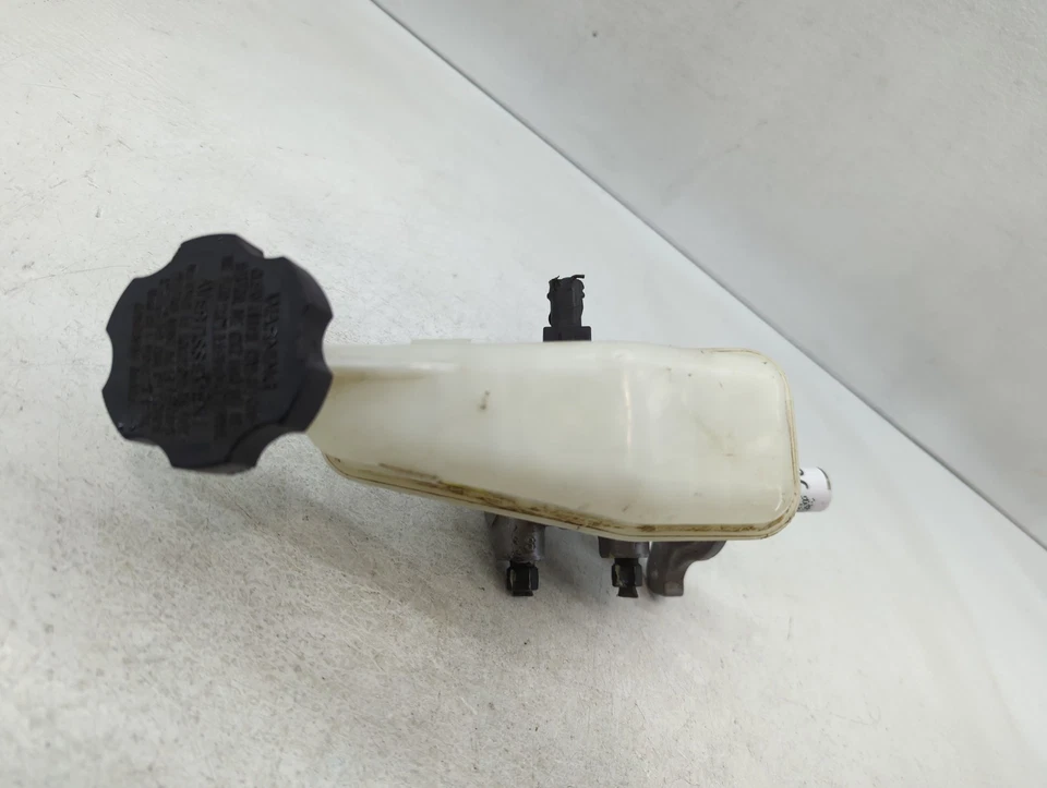 2014-2016 Hyundai Elantra Brake Master Cylinder MKCL9 - Image 2 of 4