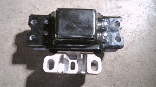 Motorträger Seitlich Links 3C0199555P 1598 CCM 77 KW VW Passat 1.6 TDI DPF