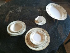 Vintage Jyoto china occupied Japan 97pc. Floral Dinner Set