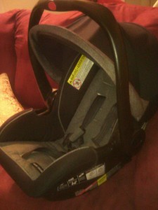 black graco infant car seat