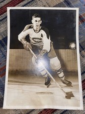 1951-52 DICK GAMBLE TUROFSKY PHOTO NHL HOCKEY PARKHURAT ROOKIE CARD BEE HIVE AHL