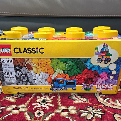 LEGO Classic 10696 Medium Creative Brick Box 484 pcs Brick Separator Included