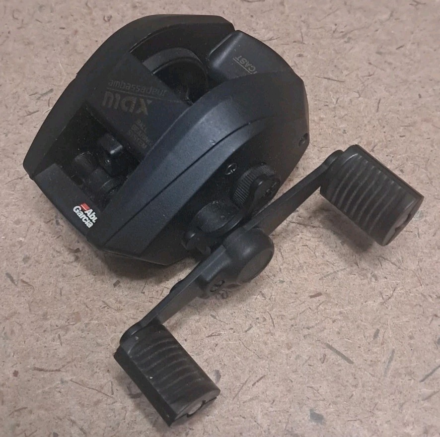 Vintage Abu Garcia Ambassadeur max ultra cast fishing reel LH