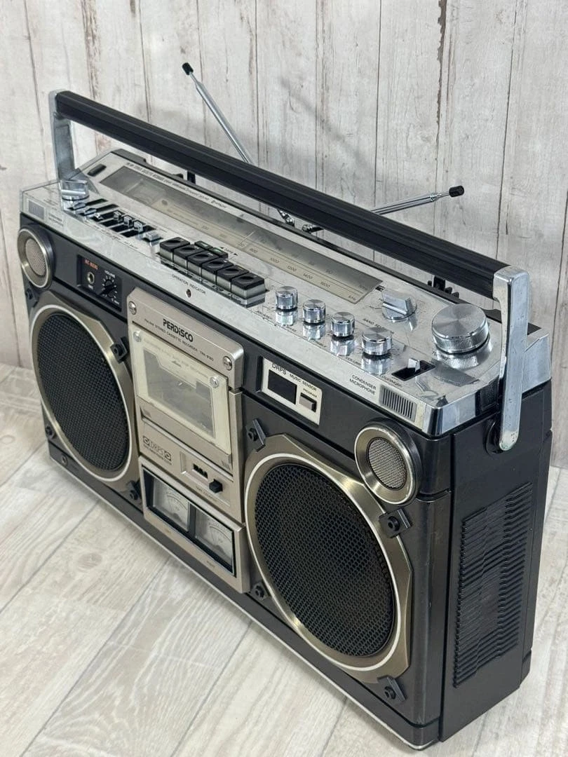 HITACHI TRK-8180 Retro FM/AM Boombox 1979 2-Way 4-Speaker Fully