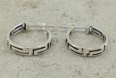 PRETTY .925 STERLING SILVER GREEK KEY POST HOOP EARRINGS style# e0820