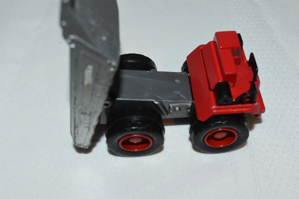 Camión de volteo Hasbro Tonka rojo hecho en Vietnam 130806A #06411 Foto 2 de 4