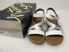 mia women's saige flat sandal