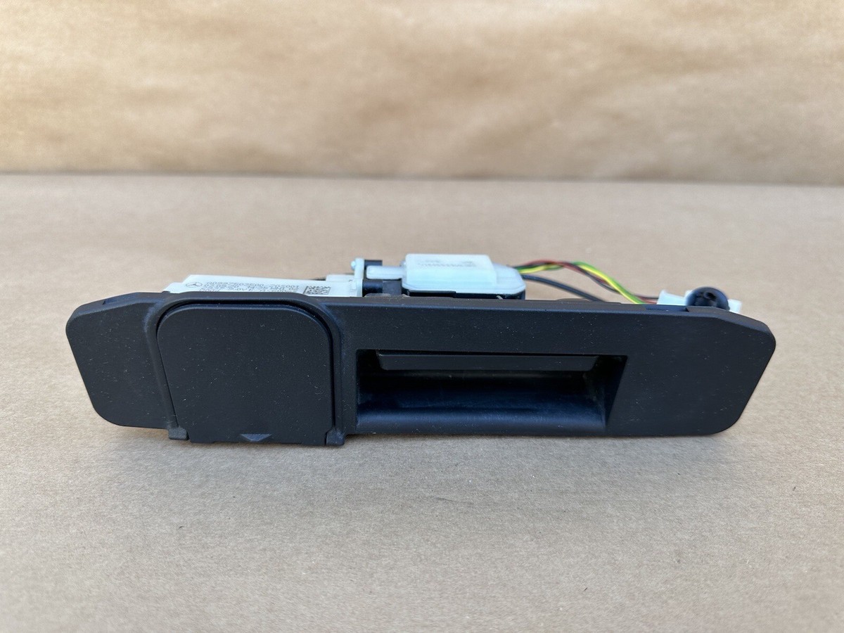 メル81986 19-21 Mercedes CLA250 GLA250 OEM Trunk Switch w/ Reverse Camera