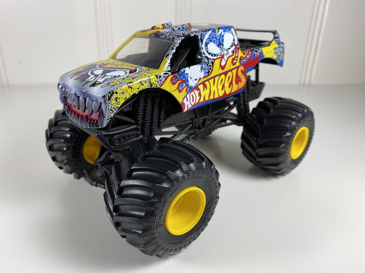 Mattel Hot Wheels MONSTER JAM TEAM FIRESTORM 1:24 Scale 2016 Skull