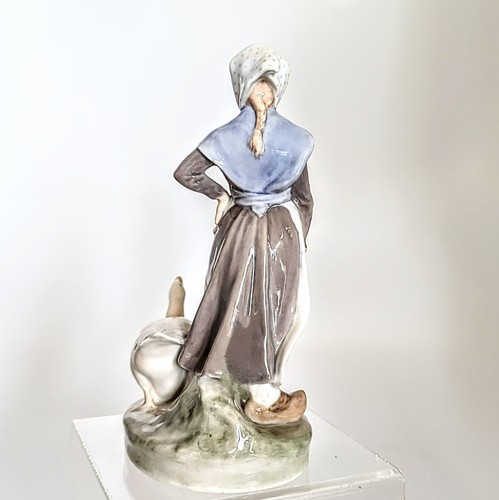 Vintage Royal Copenhagen Porcelain Girl with Goose 528 Denmark 7.5" - Picture 7 of 9