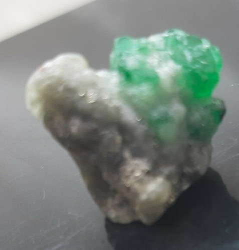 13.15crts Beautiful Green Emerald double terminated specimen from swat Pakistan - Picture 6 of 11
