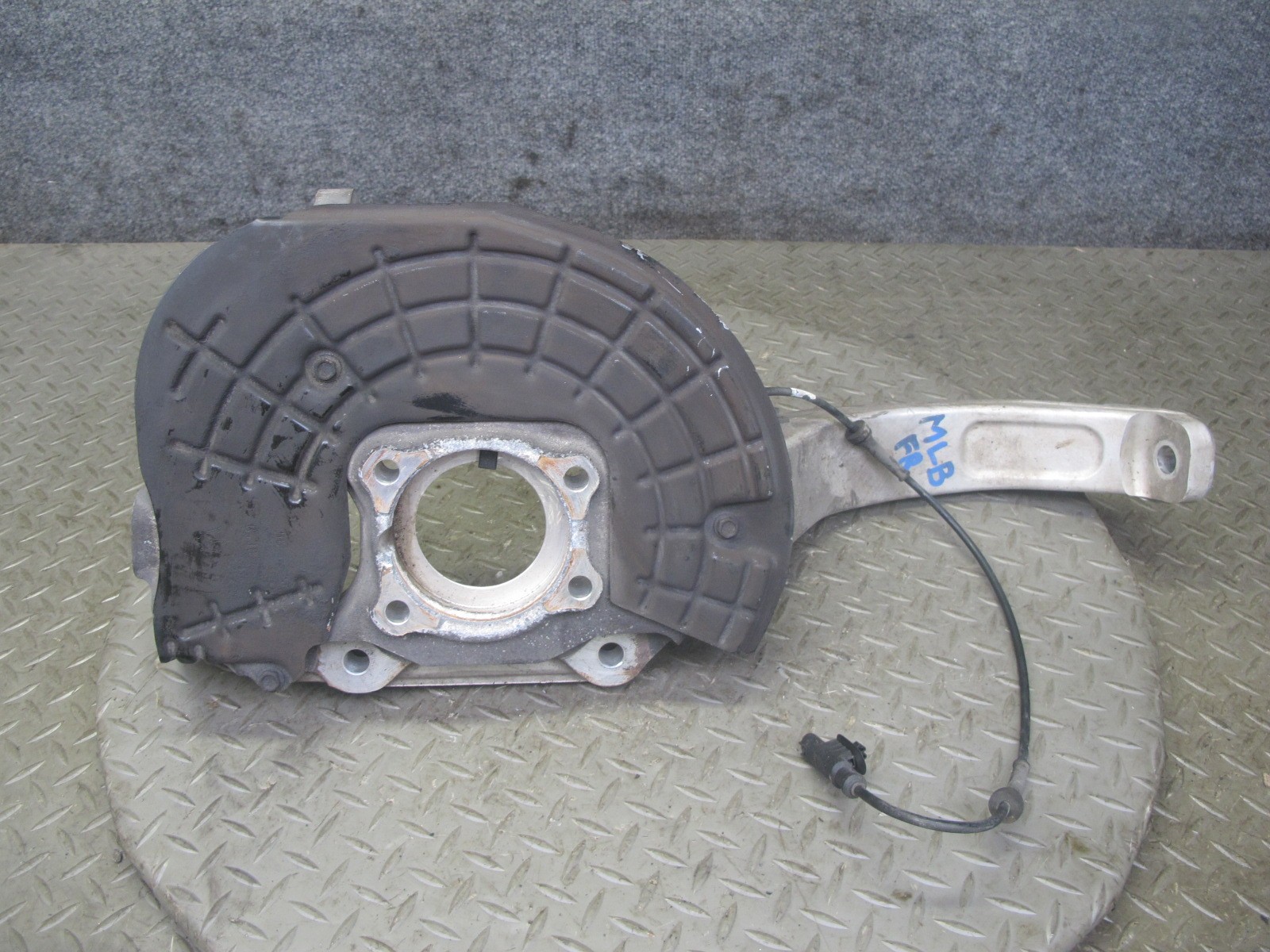2017-2020 MASERATI LEVANTE M161 AWD FRONT RIGHT PASSENGER SIDE SPINDLE KNUCKLE