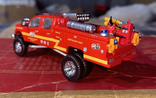 Kitbash Ford F-250 HD Los Angeles County Fire Dept Brush Brigade Fire Eater 1-1 - Picture 3 of 24