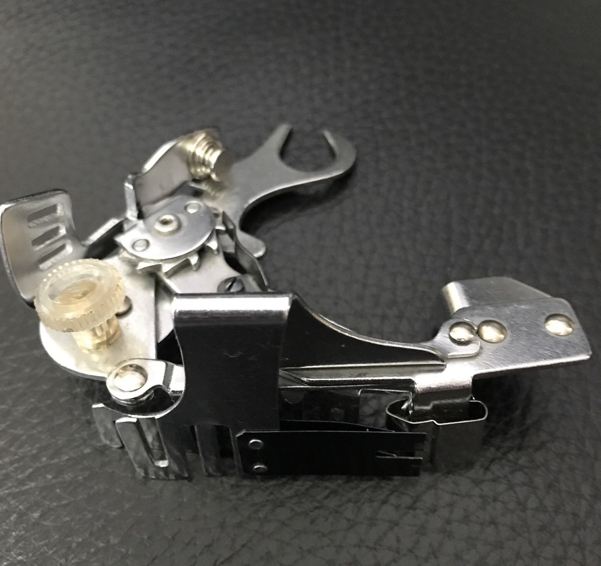 mugi♡ Vintage Singer Sewing Machine Automatic Zigzagger 160985