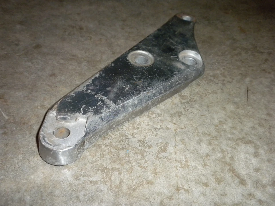 82 1982 Suzuki GS650 G GS 650 G LH Suporte de Montagem de Apoio para Pé de Passageiro Traseiro - Imagem 3 de 4