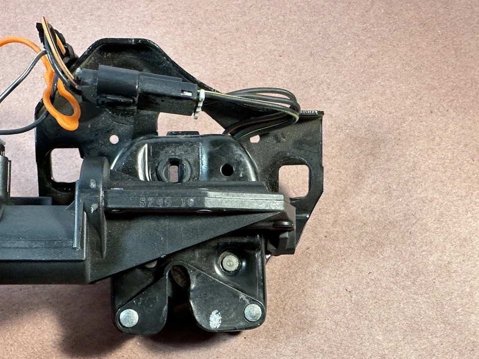 1996 Chevrolet Camaro Rear Trunk Tailgate Latch - Image 2 of 4