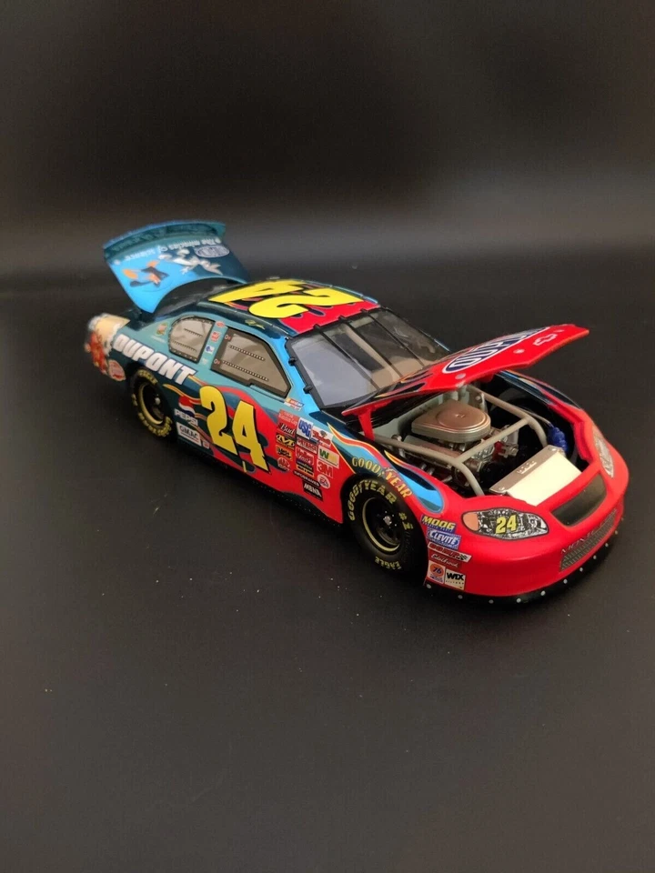 JEFF GORDON #24 DuPont / Looney Tunes 2003 MONTE CARLO 1:64 Action Racing - Image 4 of 4