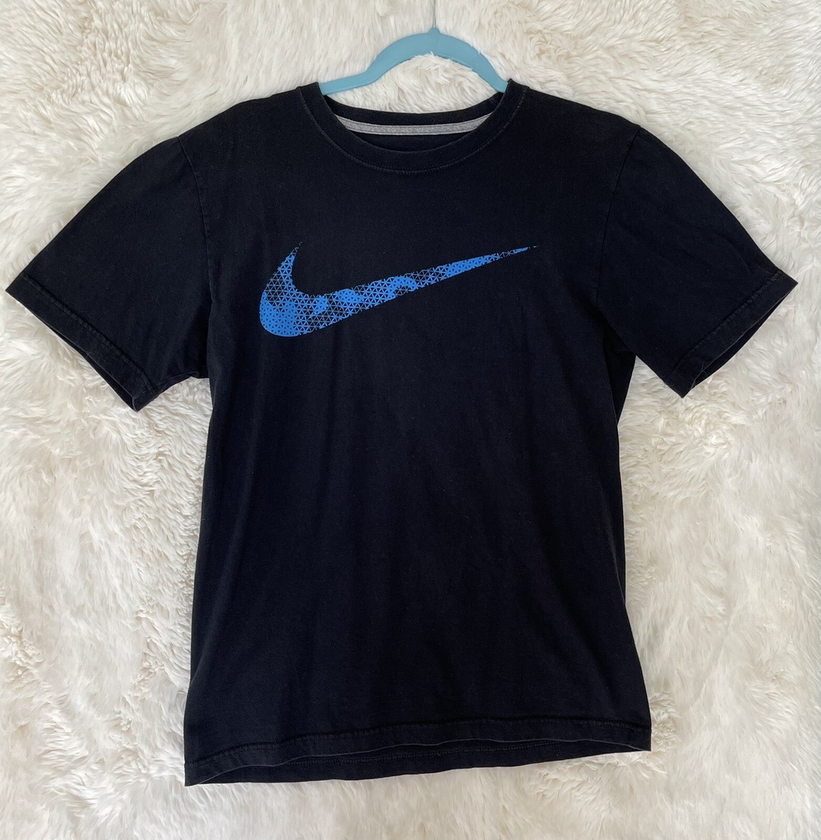black and blue nike shirt
