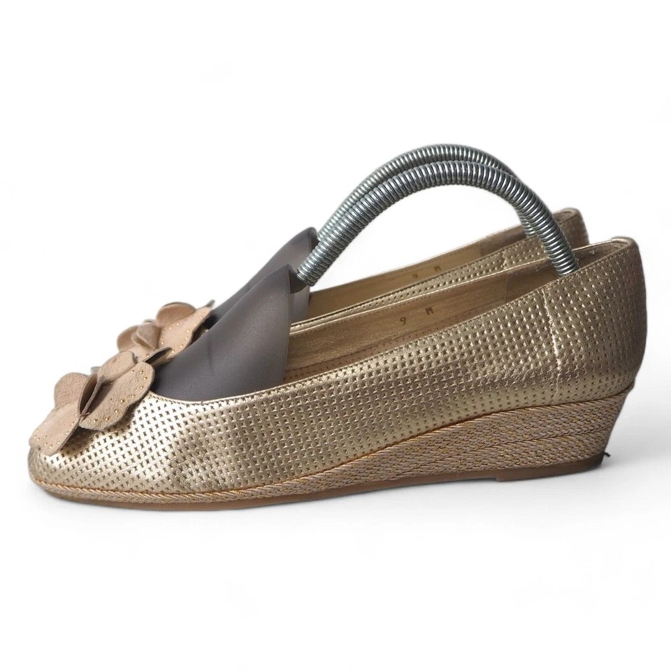 Sesto Meucci Gold Flower Espadrilles Wedge Slip-on Heels Women's 9M - Image 2 of 4