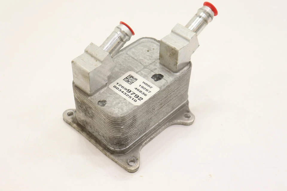 Chevrolet Silverado 1500 2019-2020 enfriador de aceite de motor de 2,7 L OEM 12699792 Foto 2 de 4