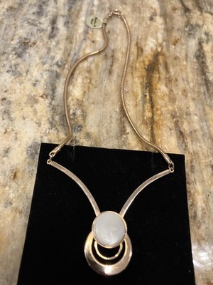 Vintage 1970 Mother Of Pearl Gold Tone Geometric overlap Circle Necklace