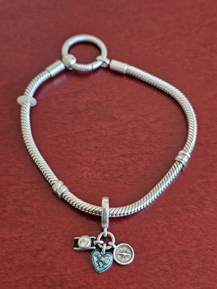 Original Pandora Moments Armband 925 Silber – Reise-Charm (Kamera, Herz, Kompass