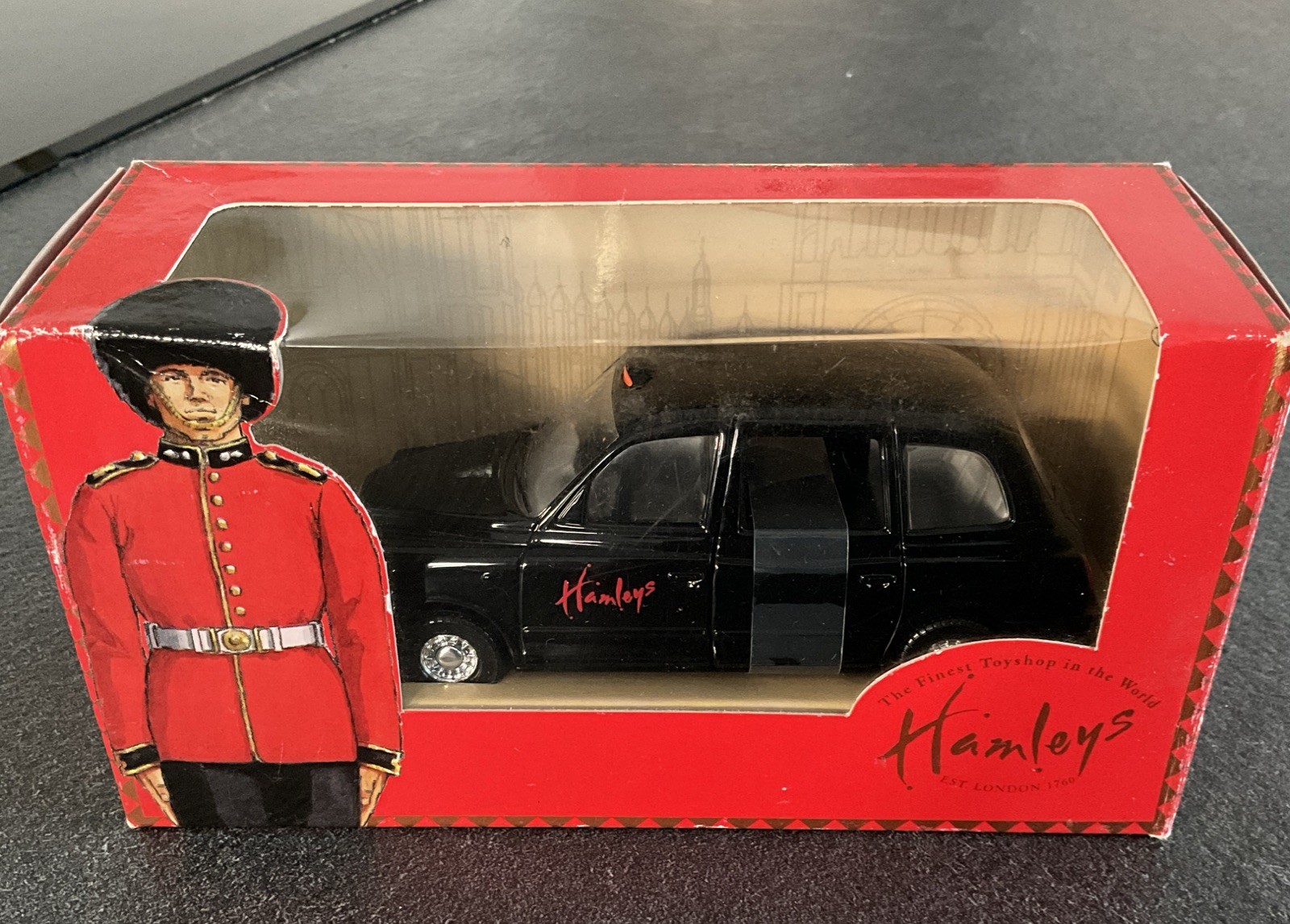 Corgi Diecast Model - 66004 - LTI London Taxi - Hamleys (2000)