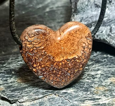 Boulder Opal  Herz Anhänger seitlich gebohrt 