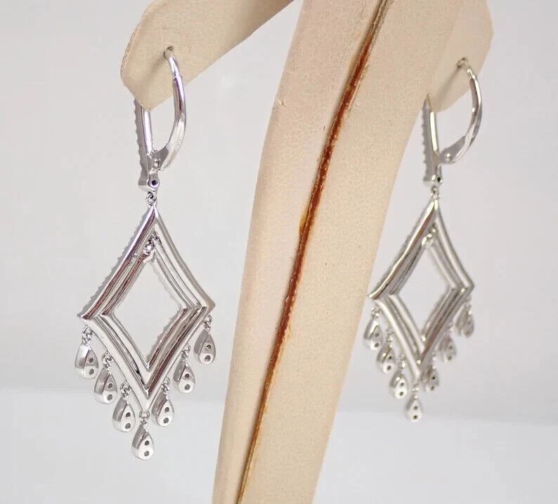 Pendientes colgantes colgantes redondos de moissanita de 1,30 quilates enchapados en oro blanco de 14 k Foto 4 de 4