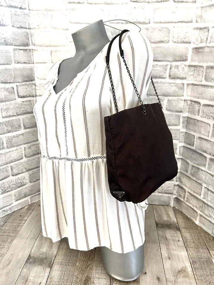 普拉达中号 CITY MORO 棕色 TESSUTO 尼龙皮革和链条肩带 # 29 二手状况完好! — 第 2/4 张图片