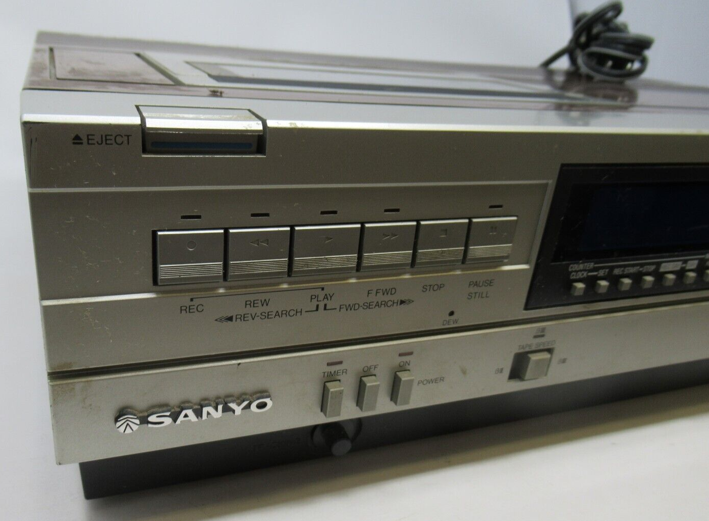 VINTAGE 1983 SANYO BETAMAX BETACORD VCR4000 TOPLOADING VIDEO CASSETTE