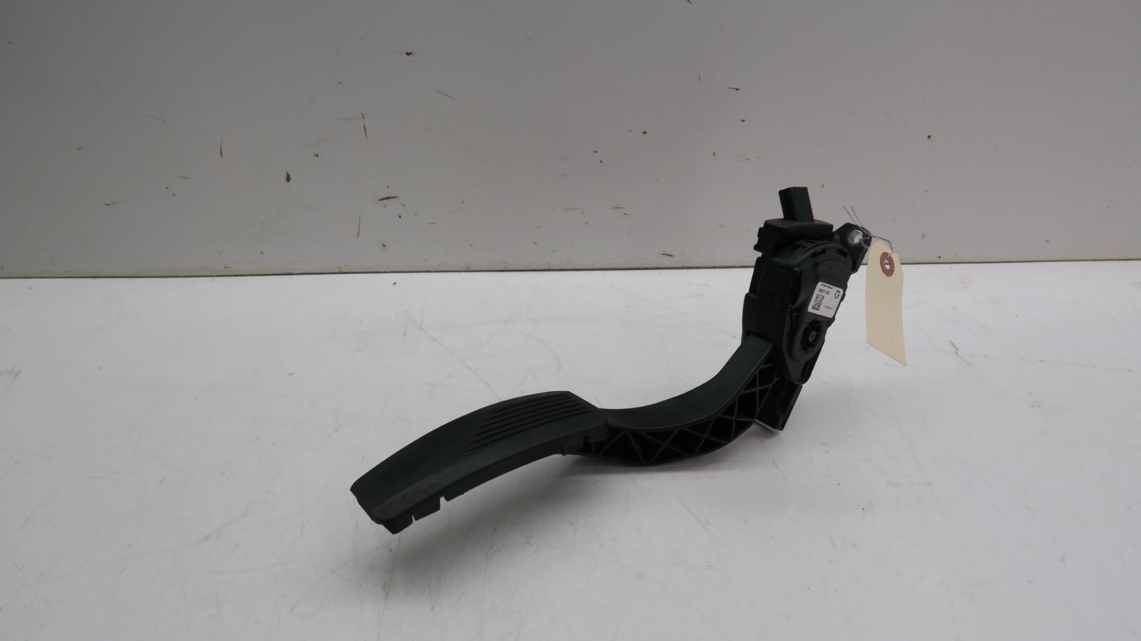 2014-2019 Maserati Ghibli OEM Left Front Gas Accelerator Pedal 04861714AF