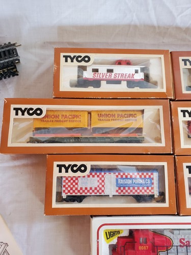 Bachmann Santa Fe HO Emd Gp30 Diesel Engine W/ Tyco Cars And Accessories TESTED - Picture 15 of 19