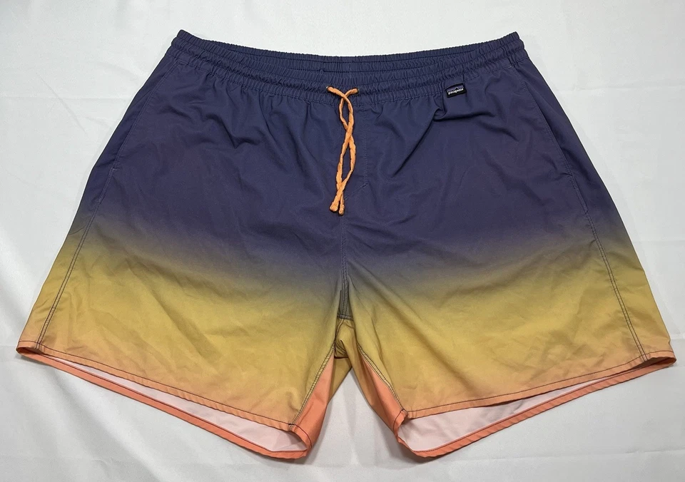 Patagonia Herren XXL Hydropeak Volley Boardshorts leichte Surfhose