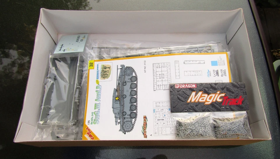 Tanque alemão modelo 2011 DRAGON Sd.Kfz.142 StuG.III Ausf.B escala 1/35 NÃO USADO - Imagem 2 de 2