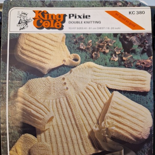 King Cole KC380 Baby Strickmuster Mantel Mütze Helm Handschuhe 16-20" DK Ursprung