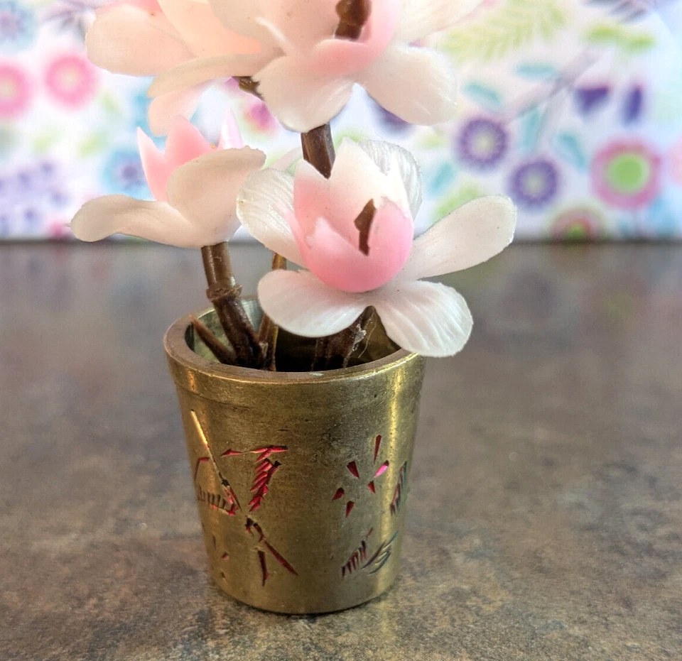 VINTAGE 1:6 (or 1:12) ETCHED SOLID BRASS MINI PLANT POTS w/Mini Floral Bushes - Image 3 of 4