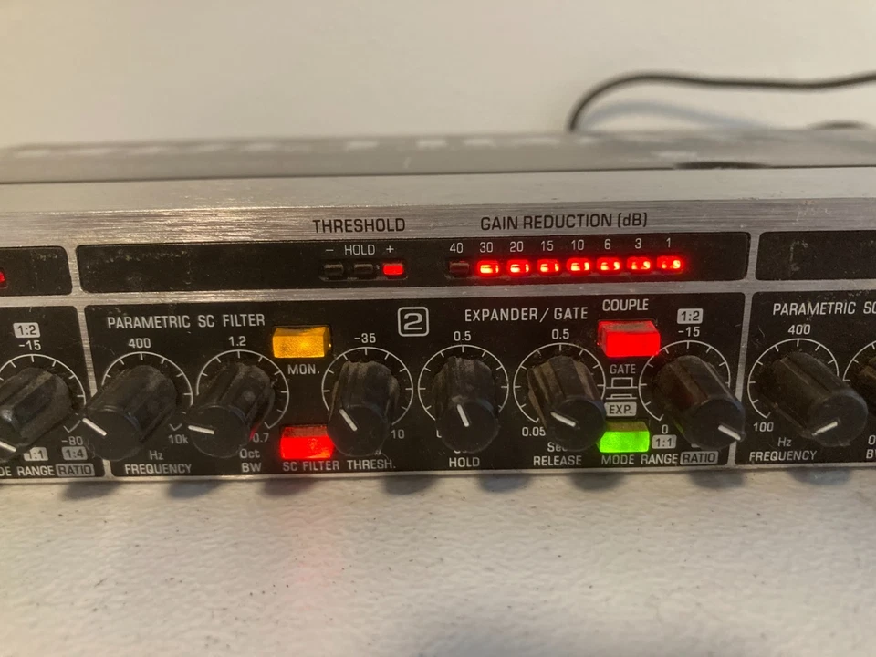 Expansor cuádruple interactivo de audio profesional Behringer Multigate modelo XR 4400 Foto 3 de 4