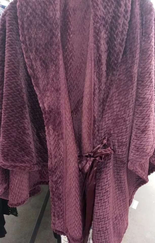 PONCHO LIGERO MUJER JOCKEY POLAR CIRUELA PÚRPURA BATA CORTA Talla S - M $54 Foto 4 de 4