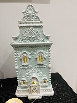 TK Maxx Weihnachten Pastell Mintgrün Lebkuchen beleuchtet Haus kostenlos UK