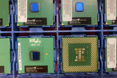 Vintage Intel  Pentium  III 800 MHz RB80526PZ800256 SL4CD Socket 370 CPU