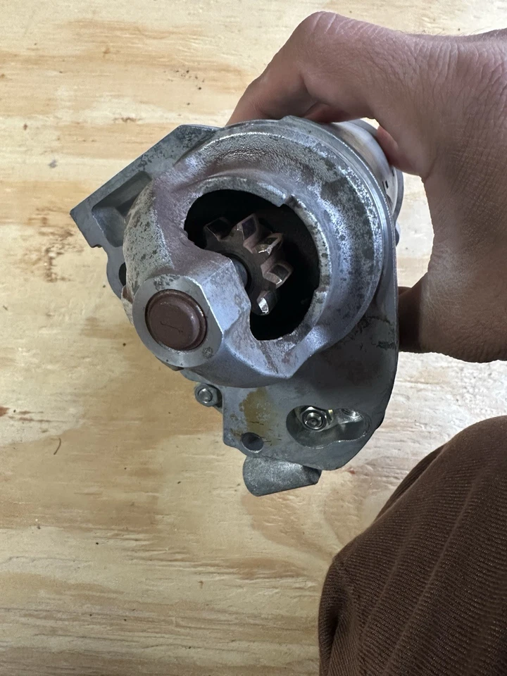 Motor de arranque Toyota Tundra 2010-2019 4,6 usado Foto 3 de 4