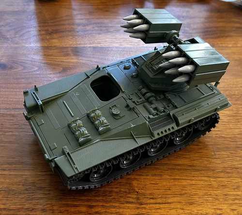 GI Joe Wolverine 1983 missing tow rope.