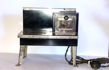 ANTIQUE VINTAGE TOY STOVE. METAL WARE CORP. TWO RIVERS, WISCONSIN. 8" TALL