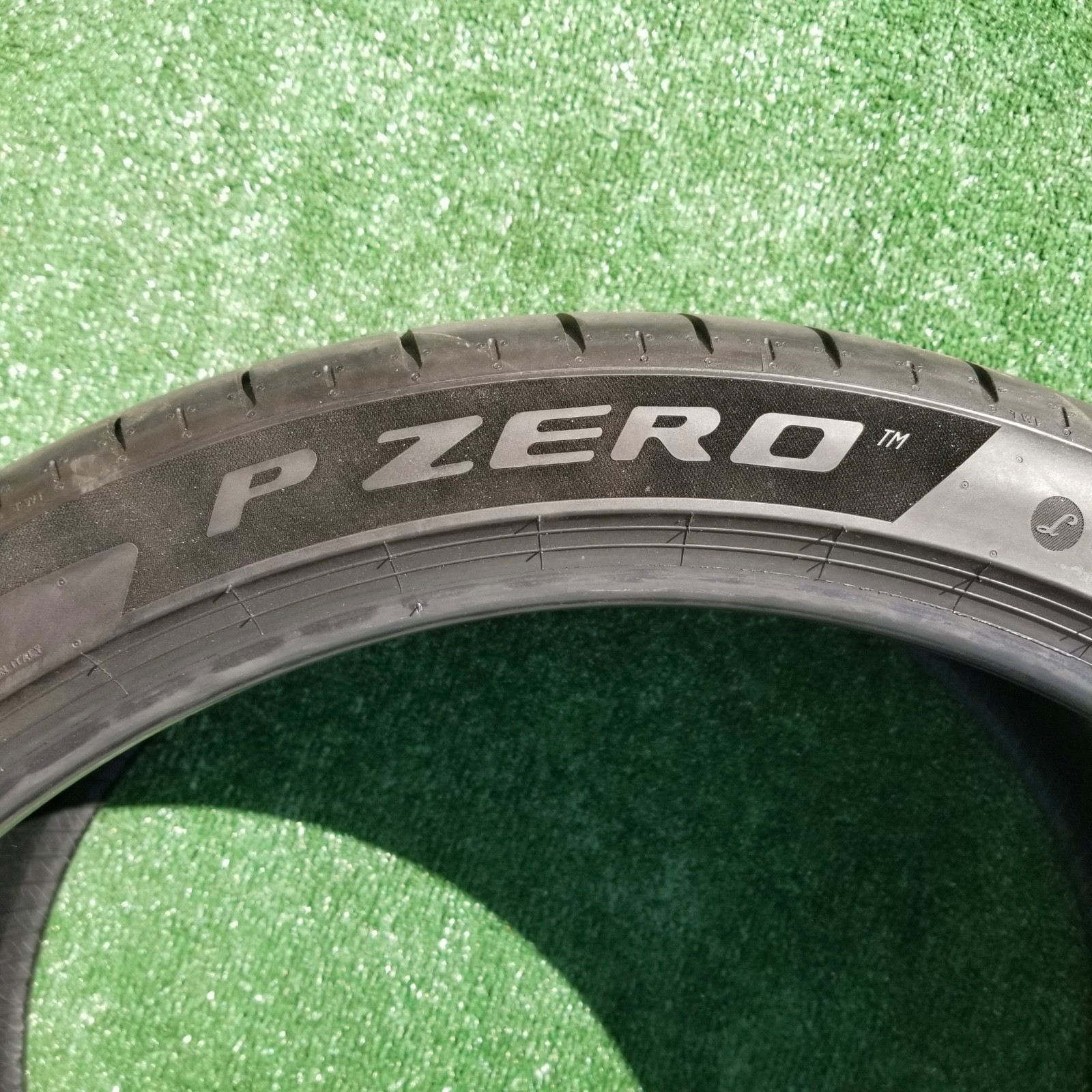 325/30R23 Pirelli P Zero PZ5 Elect Tire L1 Lamborghini Urus SE 325/30ZR23 80%