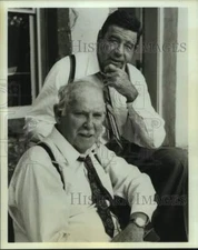 1990 Press Photo Actors Barnard Hughes with Walter Matthau in "The Incident"